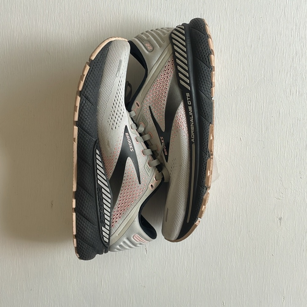 Brooks Women's 9.5 Adrenaline GTS 22 - Picture 3 of 8